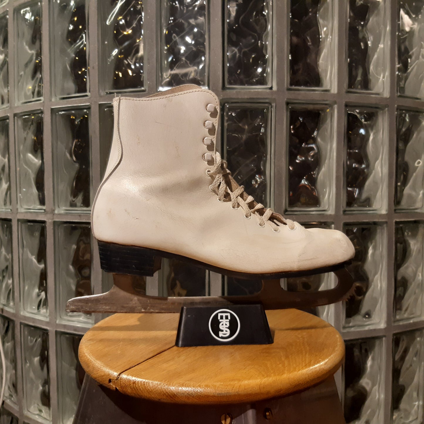 Figure Ice Skate Rental / Verhuur