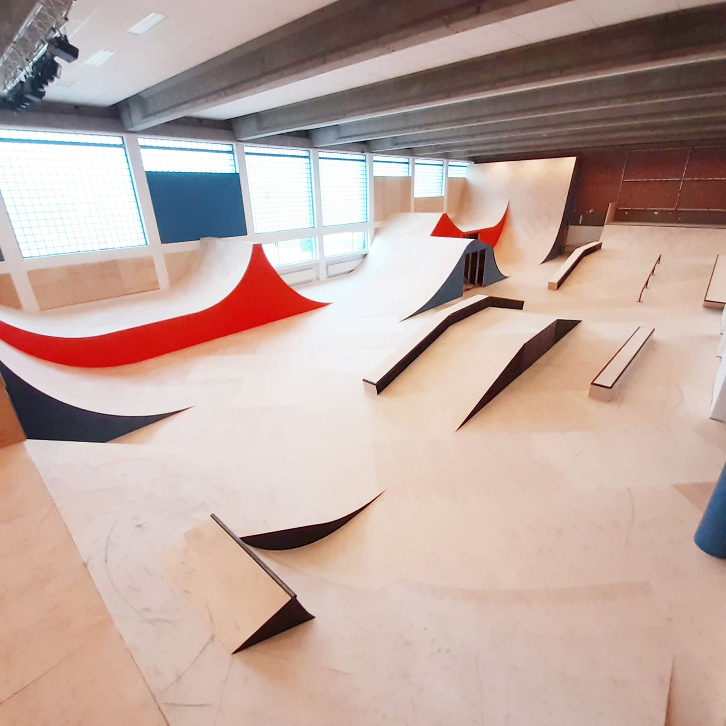 Amsterdam House of Urban Sports skate lessons