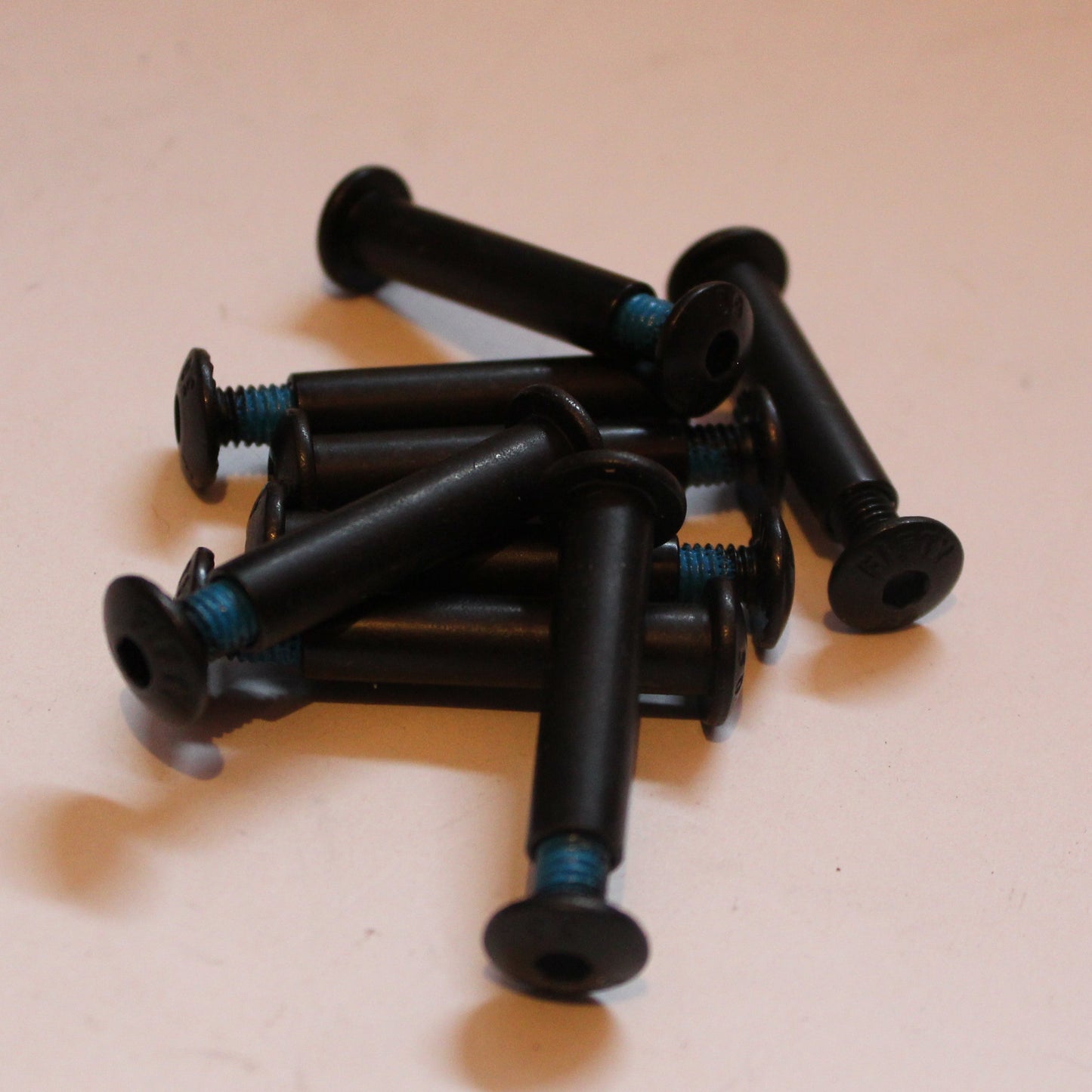 Axle Double 8mm Balance Allen/Hex black 8-pack